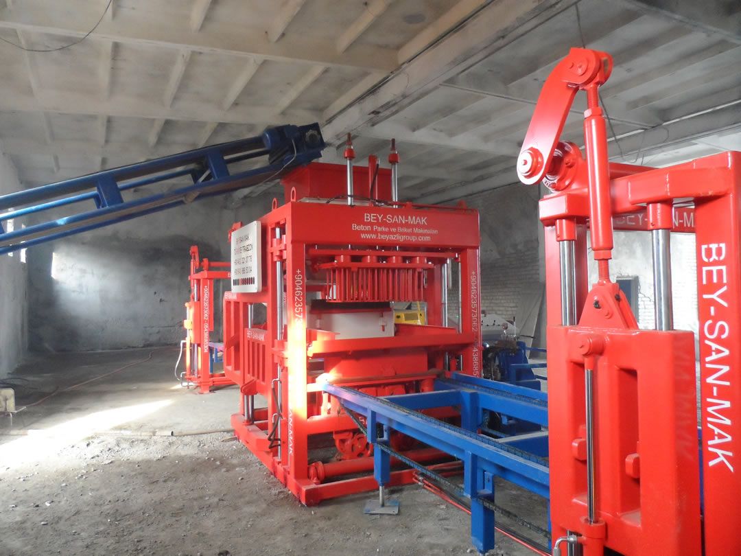 concrete_block_machine_necesarry_for_producing_blocks.jpg