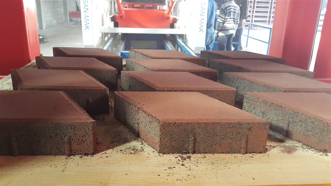 double-layer_paving_block_over_the_pallet.jpg