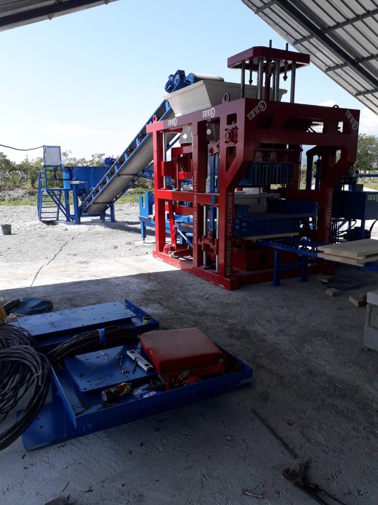 PRS 600 semi-automatic hollow and paver block machine prs_600_semi-automatic_hollow_and_paver_block_machine.jpg