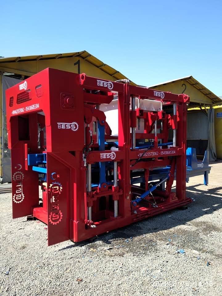 prs_600_semi-automatic_hollow_block_machine_3.jpg
