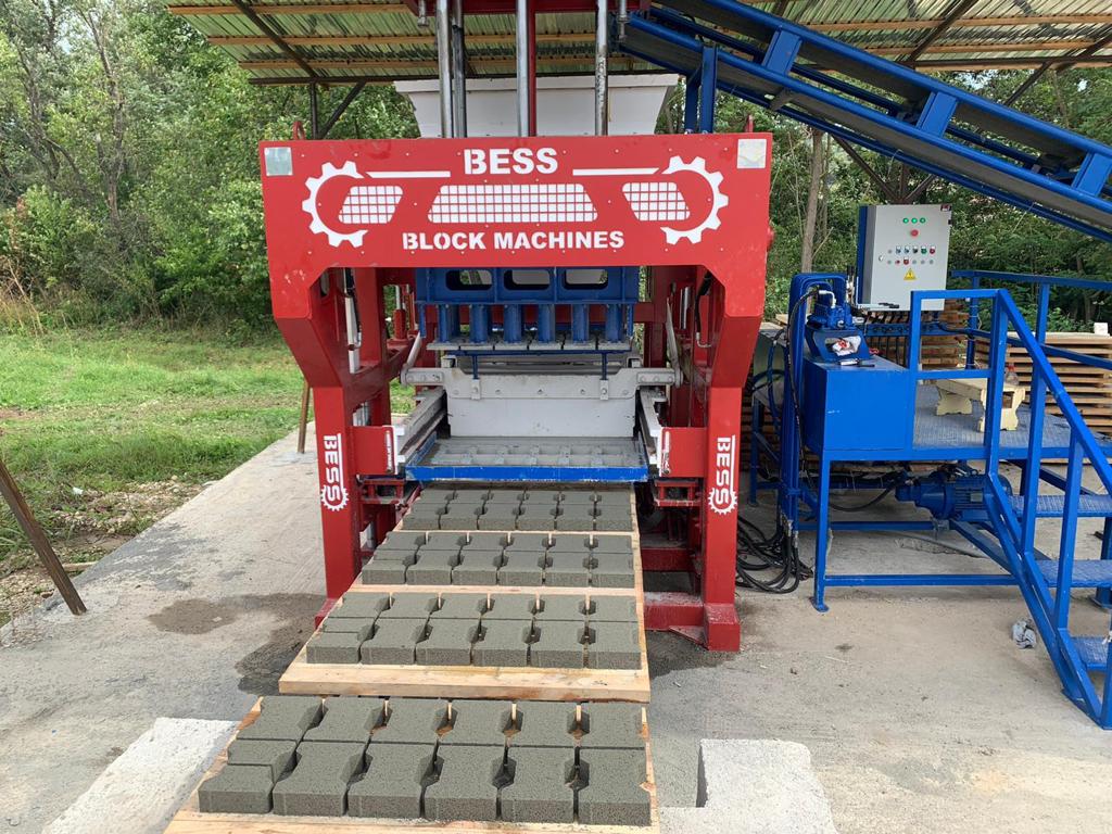 semi-automatic concrete block making machine